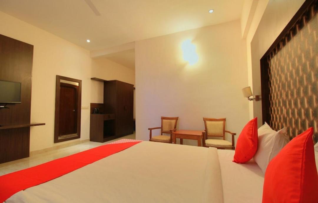 Grand Milestone Hotel 迈索尔 外观 照片