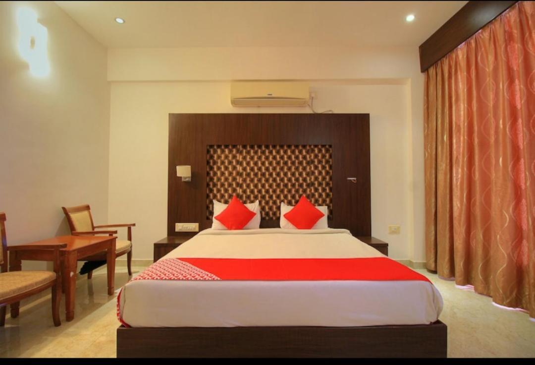 Grand Milestone Hotel 迈索尔 外观 照片