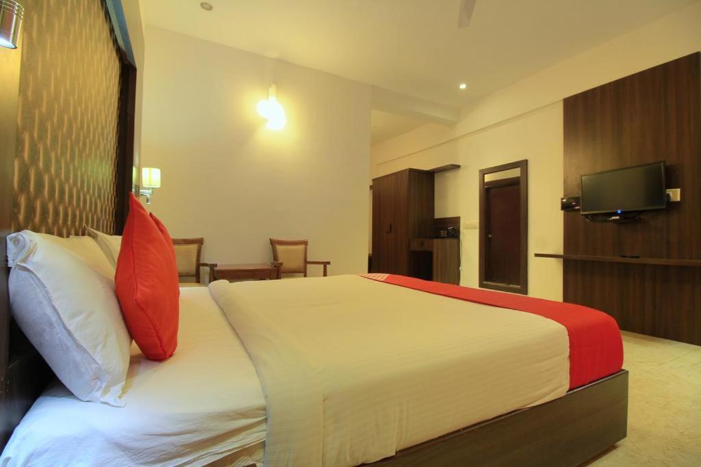 Grand Milestone Hotel 迈索尔 外观 照片