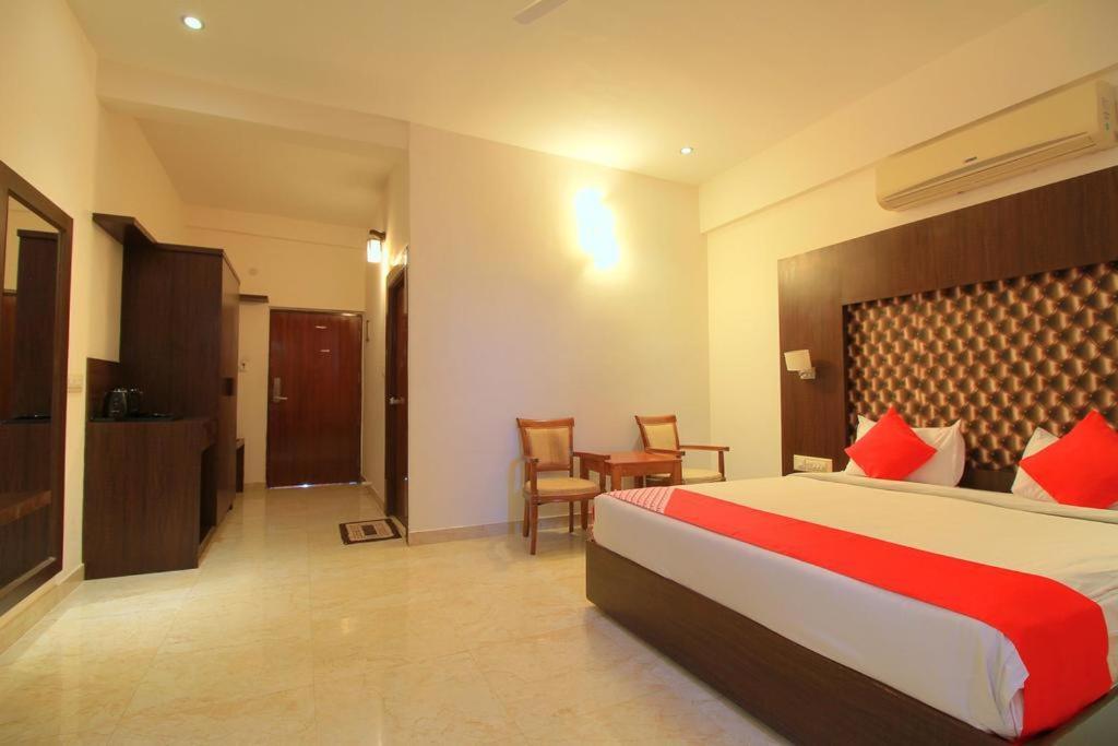 Grand Milestone Hotel 迈索尔 外观 照片